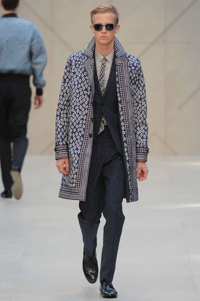 Look 18